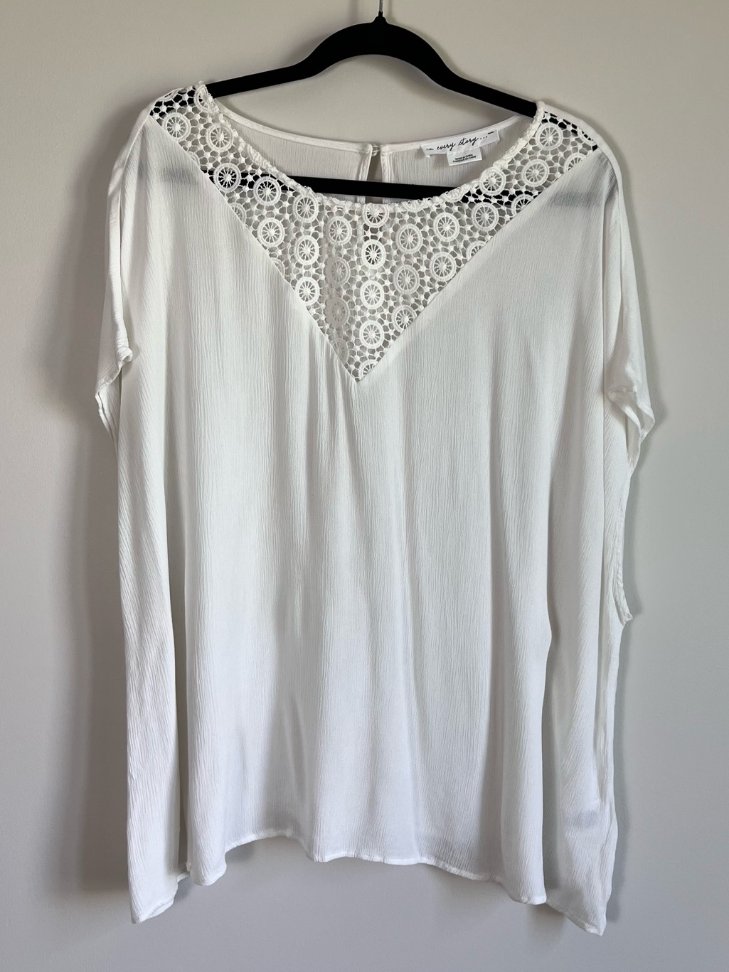 Lightweight White Lace / Crochet Neckline Detail - Women's Plus 3x Summer Top